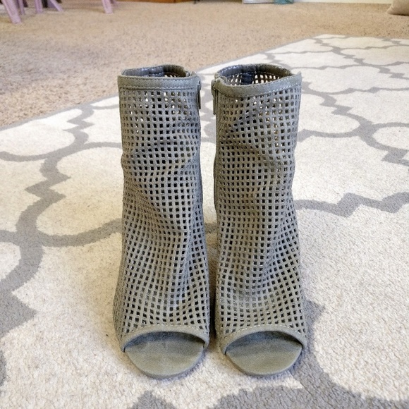 Olive perforated booties - Picture 3 of 5
